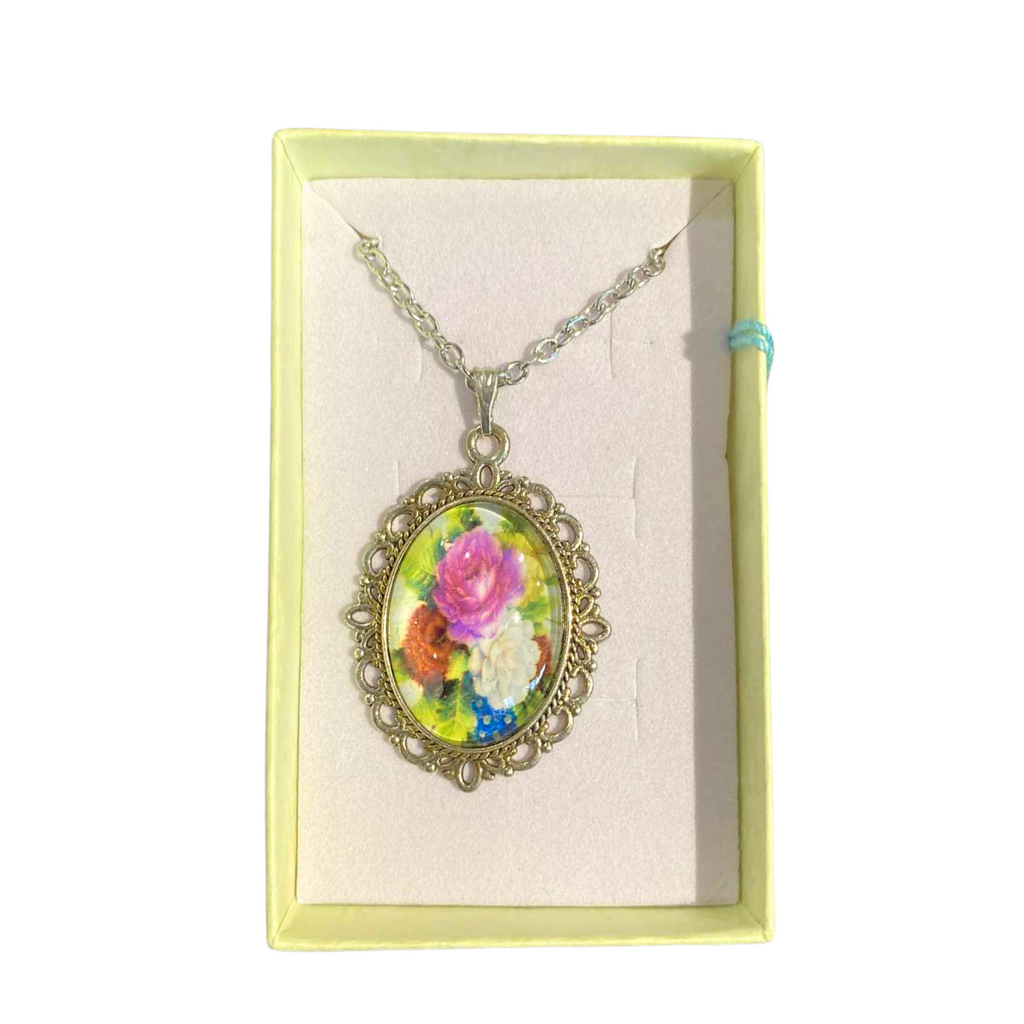 28x25 ANTIQUE STYLE NECKLACE - Roses green