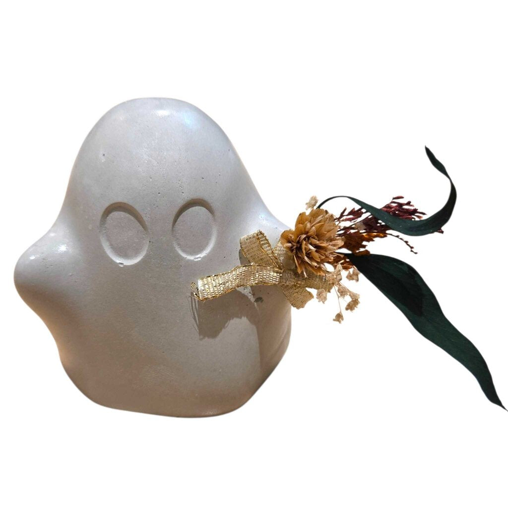 Concrete Ghost with Bouquet - Classic
