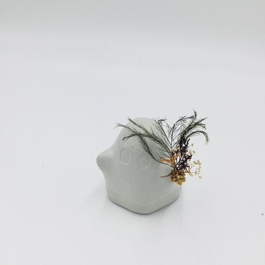 Concrete Ghost with Bouquet - Classic
