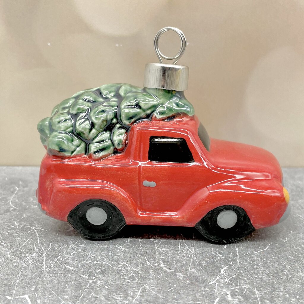 Truck w Tree Orn 3D