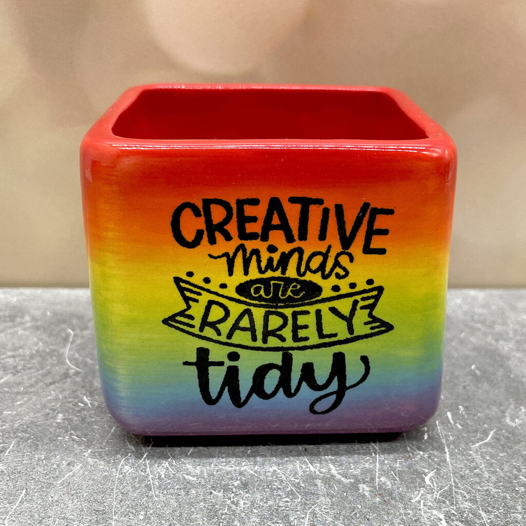 Sq holder Creative minds