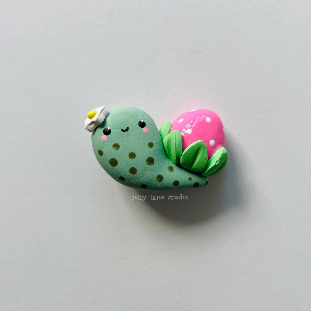 STRAWBERRY SNAIL MAGNET