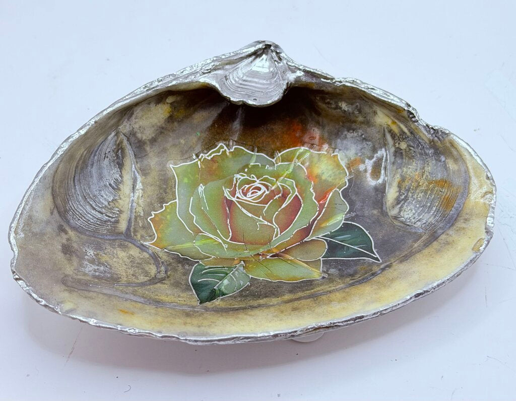 YellowRoseNatural Clam Dish ( Newport, RI)
