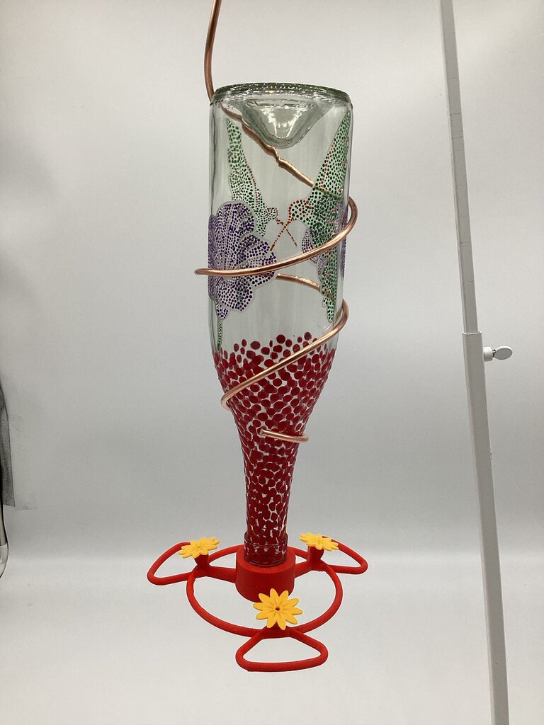 Multiport hummingbird feeder