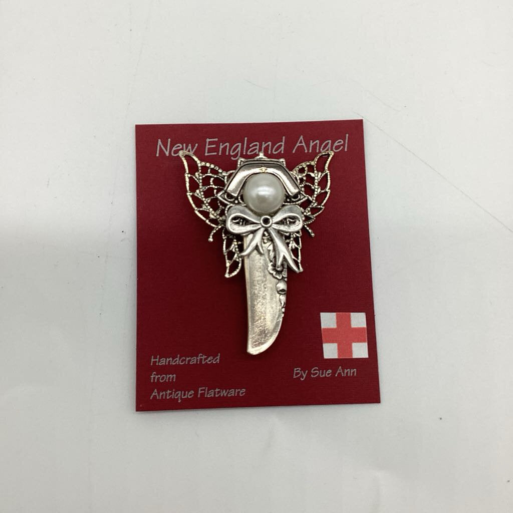 Nurse Angel Pin w side flowers