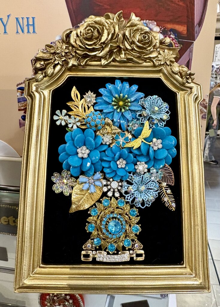 GOLD ROSE 5X7 FRAME VTG AQUA & GOLD FLOWERS,LEAVES & JEWELRY