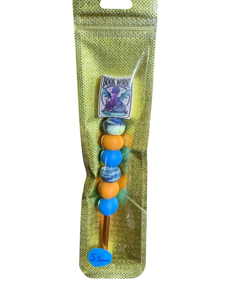 Ergonomic beaded crochet hook 5.5mm "book worm? Please I'm a book dragon"