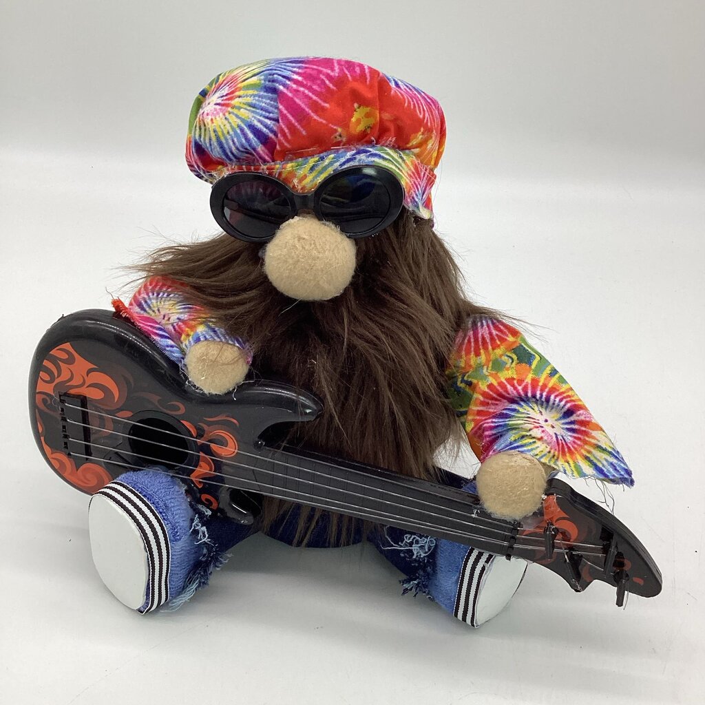 small groovey gnome /guitar (2)