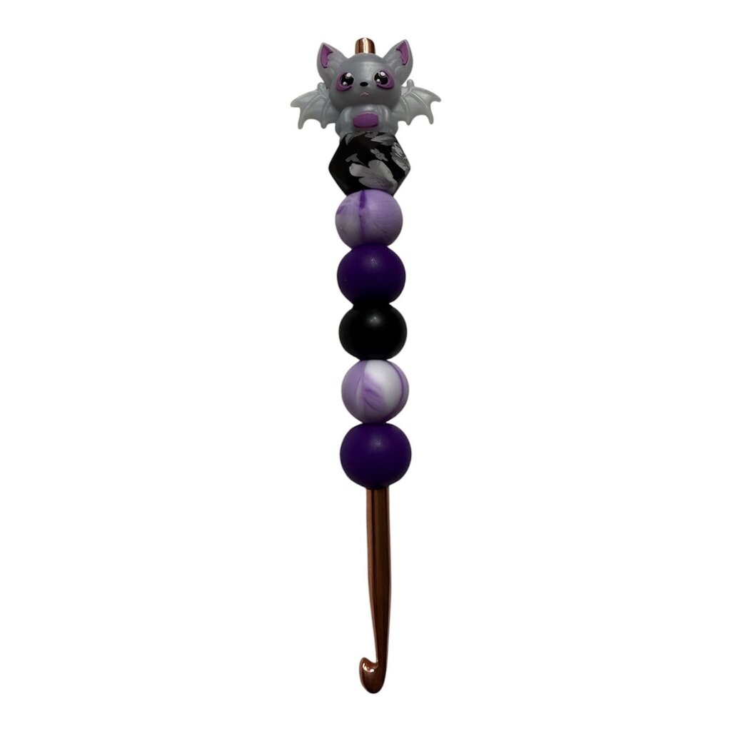 Ergonomic beaded crochet hook 5.5mm bat