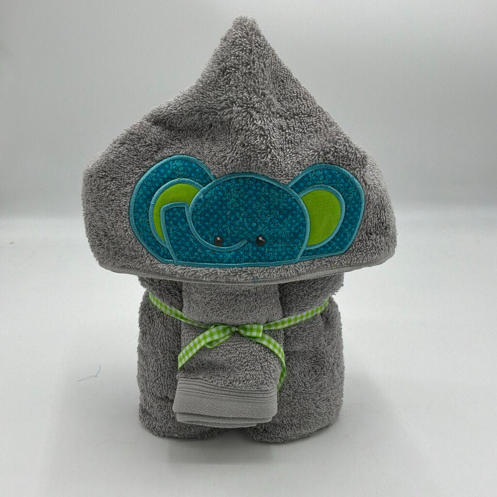 HOODED TOWEL