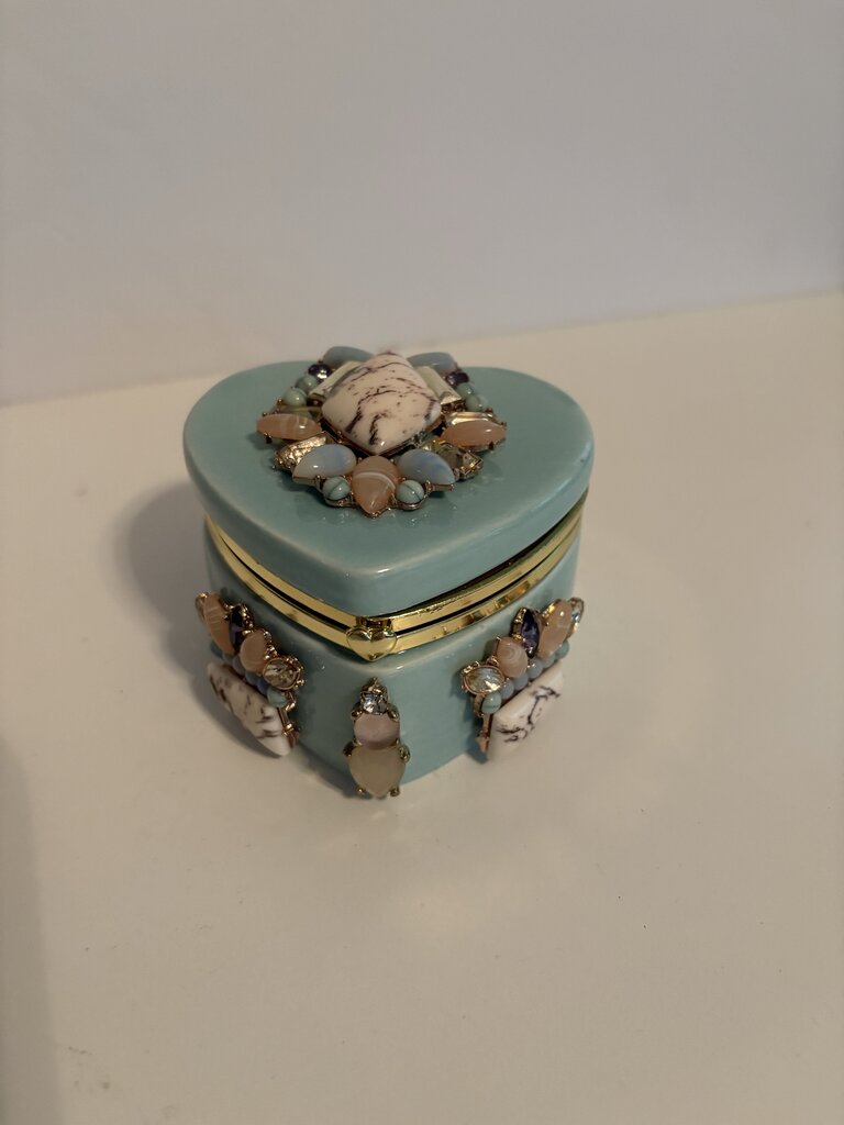 SAGE SM HEART TRINKET BX decorated w/ jewelry