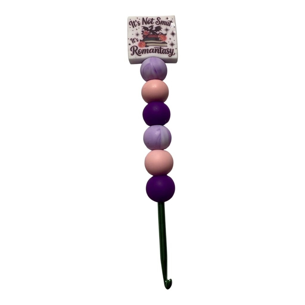 Ergonomic beaded crochet hook 4mm "it's not smut it's romantasy"