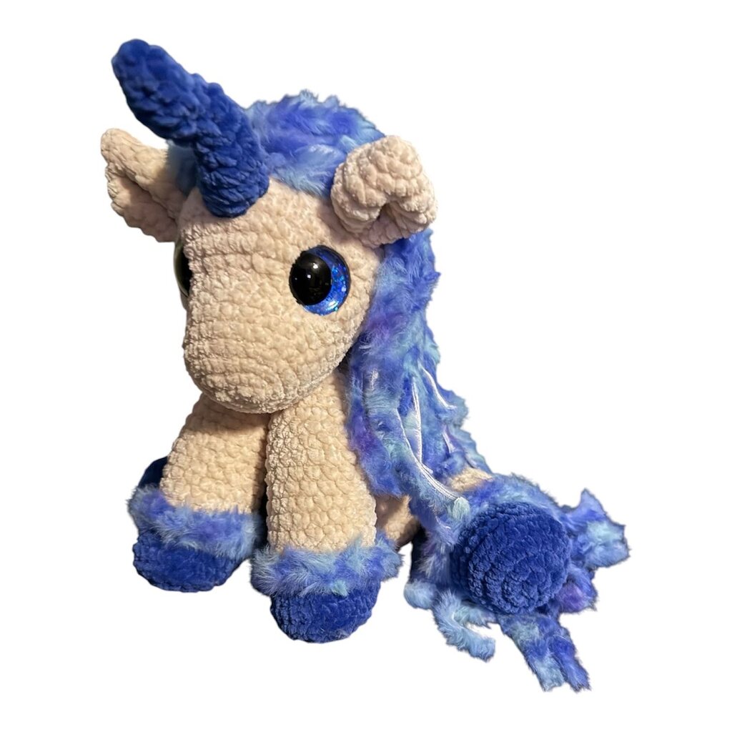 Crocheted sitting unicorn "Saphira"