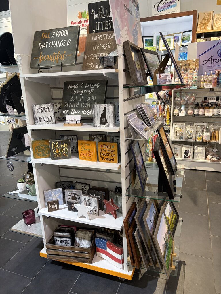 4 sided slatwall display with metal inserts