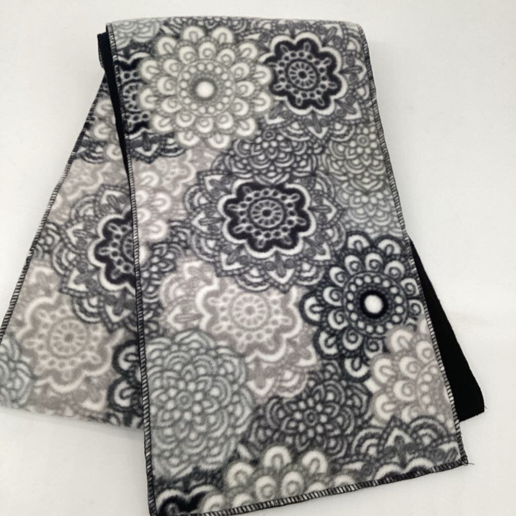 Fleece Scarf - Grey Print