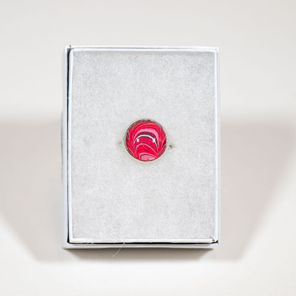 Adjustable Ring - Gift Box - 1/2" art red white black on silver
