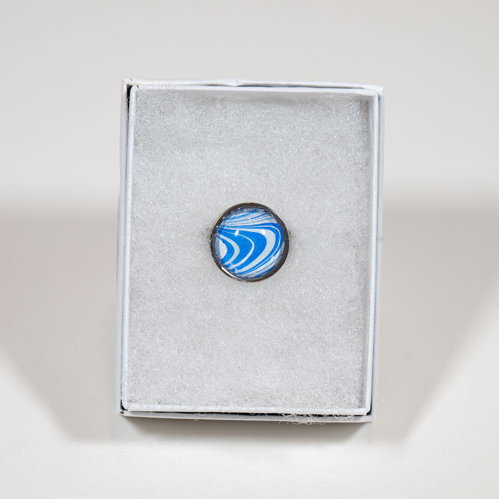 Adjustable Ring - Gift Box - 1/2" art White blue on silver