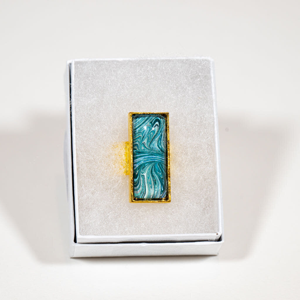 Adjustable Ring large rectangle - Gift Box - 1" Green and white on Gold