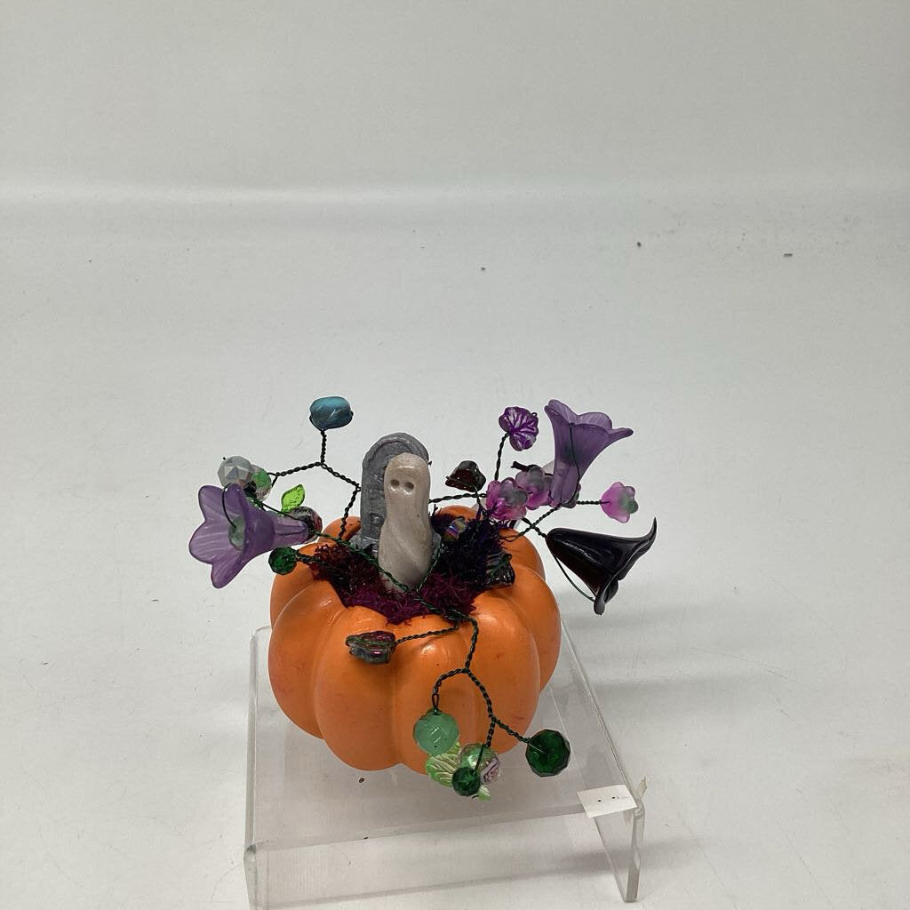 Ghost Pumpkin Cemetery Scene