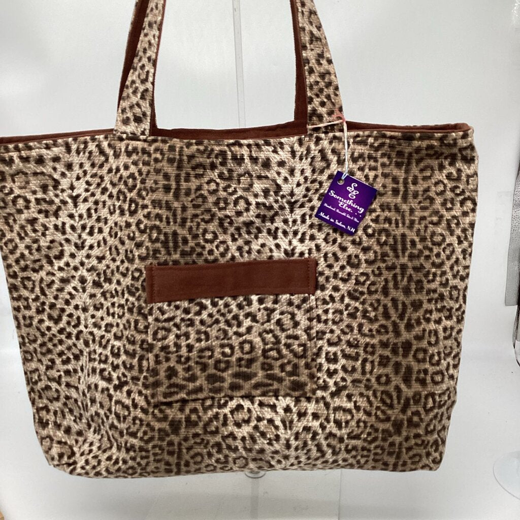 Brown leopard w/ brown reversible tote bag