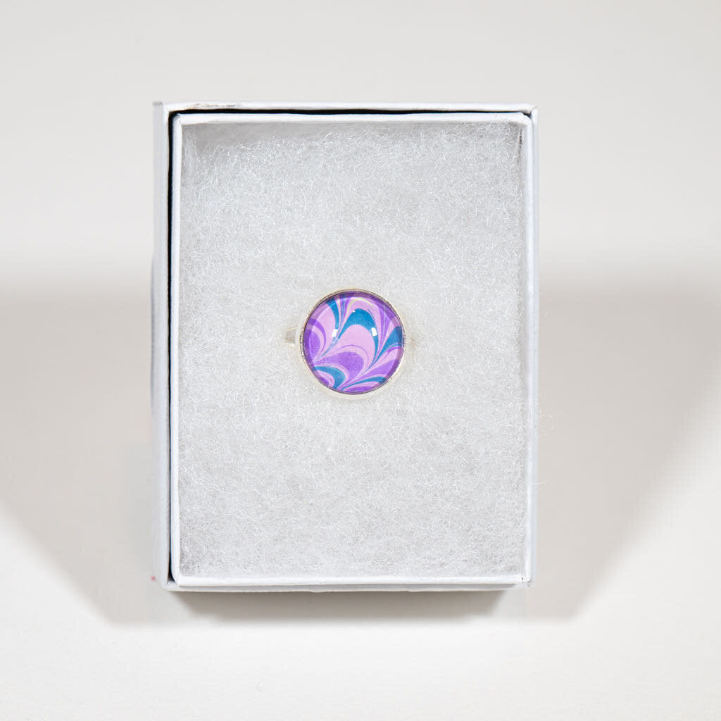 Small round ring - gift box - lavender blue on silver