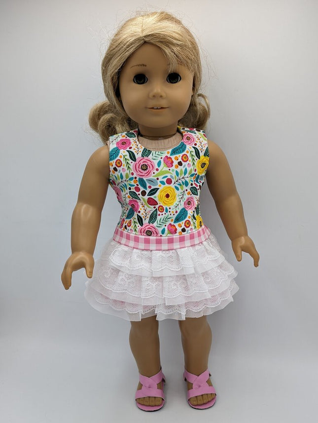 Sleeveless dress with layered lace bottom. Pink sandals