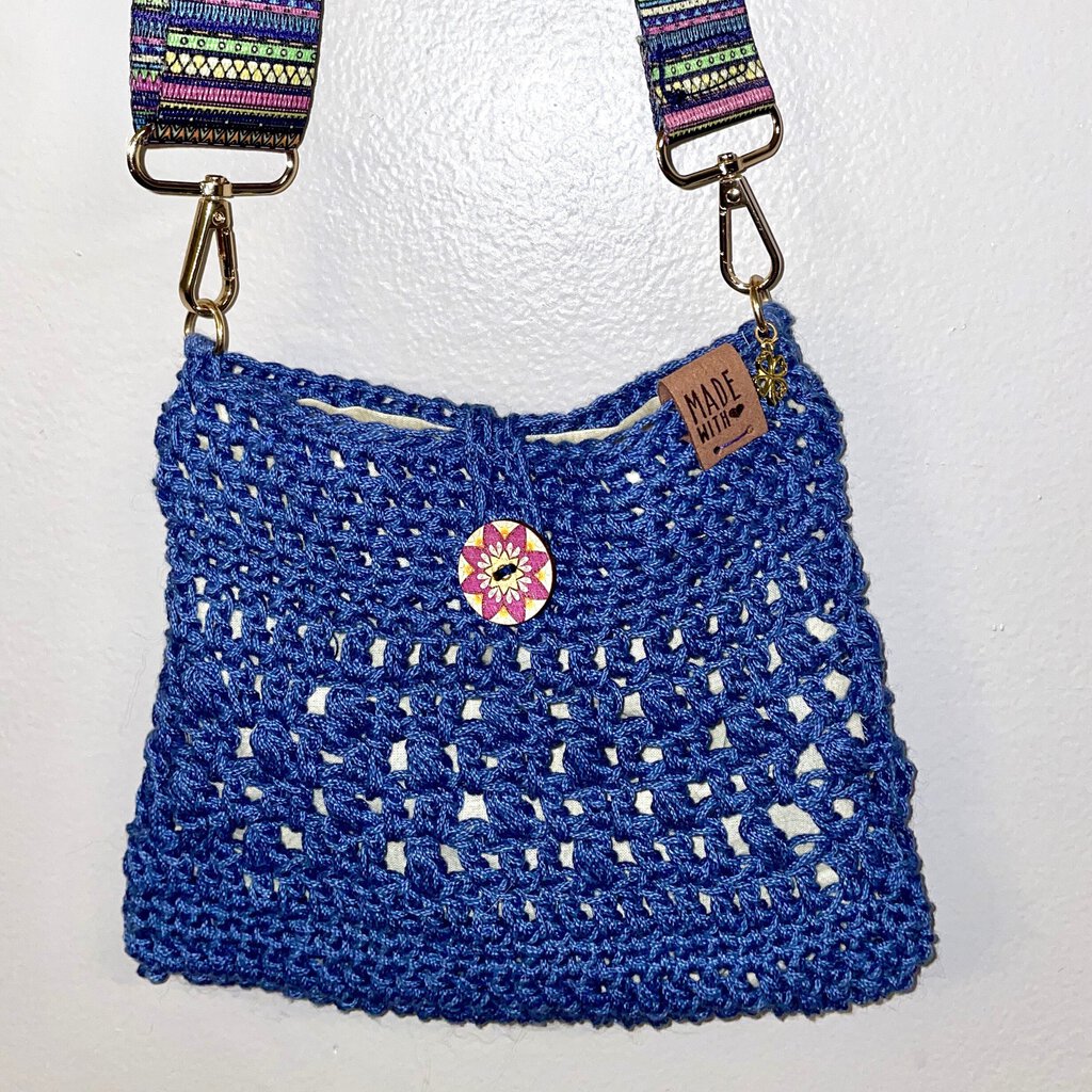 Sm blue lined crossbody crochet purse