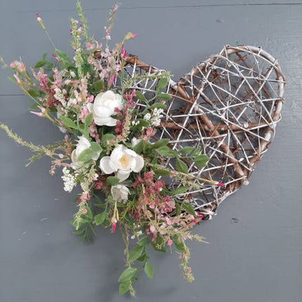 278-white wicker wreath