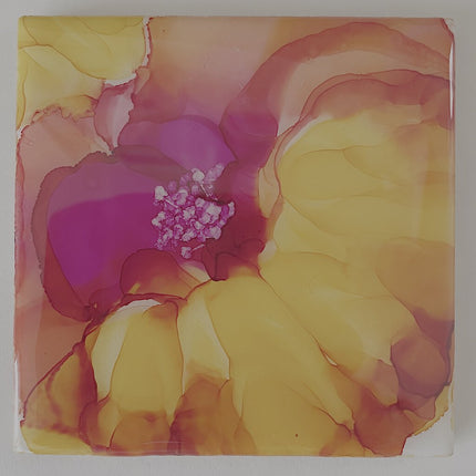 4x4 Flower Tile - Red/Yellow