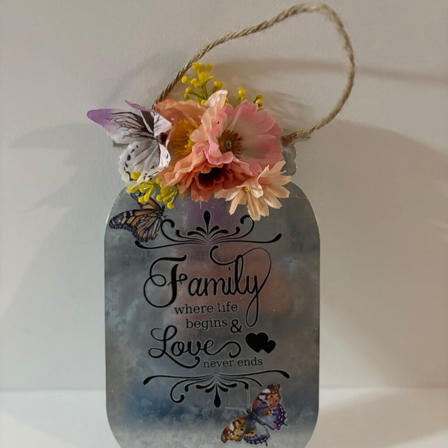 22.50 Family metal hanger