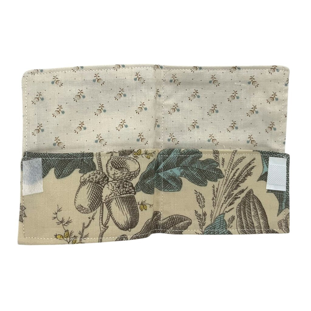 2 pocket wallet, birds and acorns