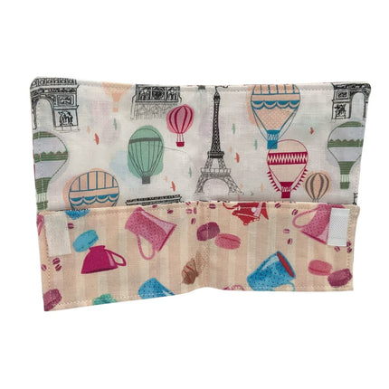 2 pocket wallet, Paris, cafe