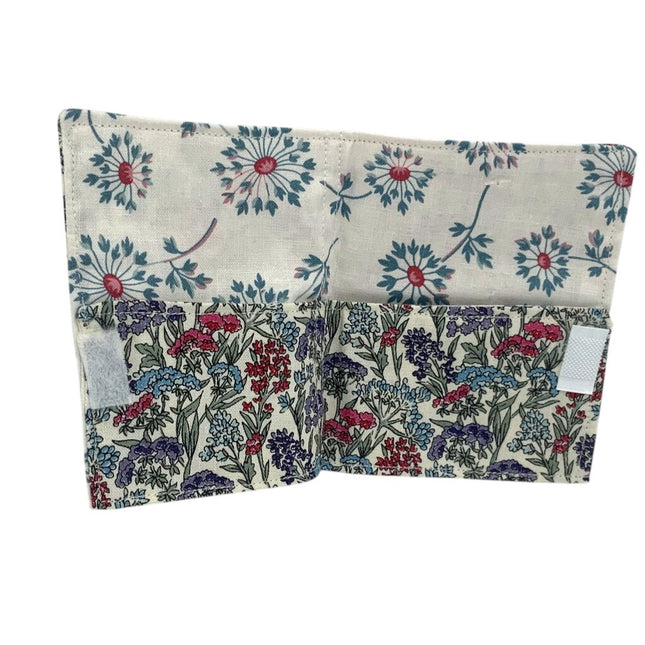 2 pocket wallet, small floral