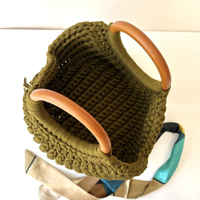 Crochet Cleopatra Purse w/wooden handle - Olive