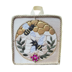 Bee wallhanging - view 1