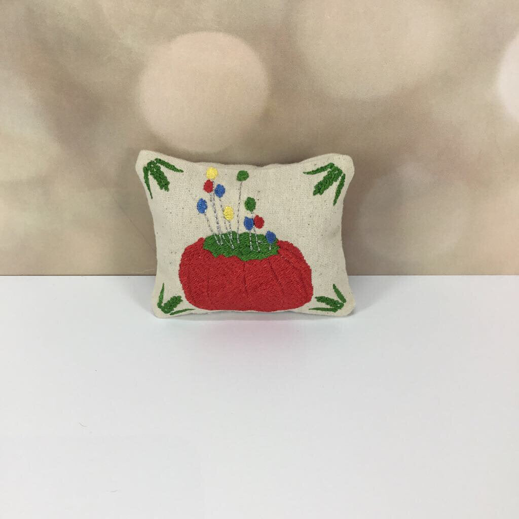 SEWING PIN KEEP TOMATO SQUARE