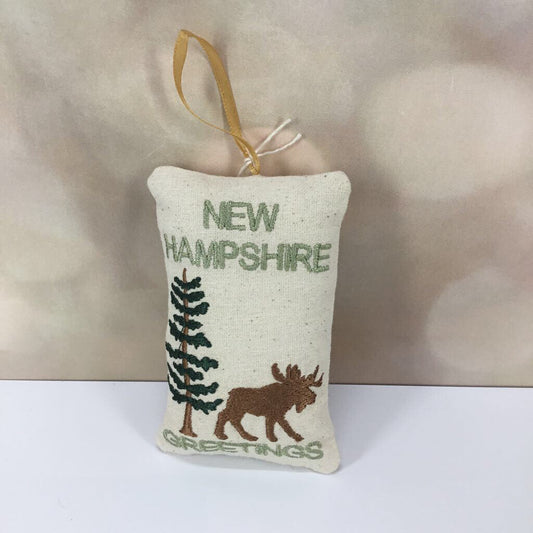 ORNAMENT CANVAS NH MOOSE