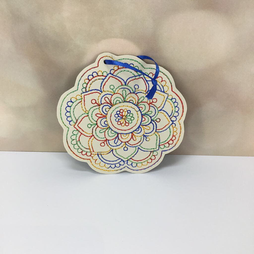 ORNAMENT VINYL MANDALA SCALLOPED CIRCLE