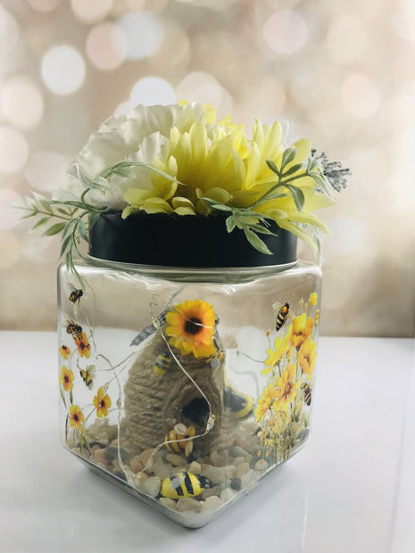 Yellow/white bee jar