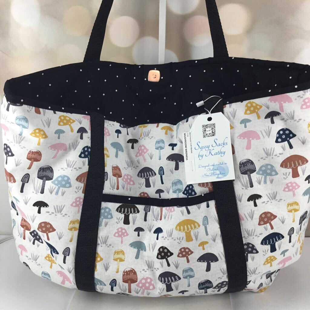 MUSHROOM MADNESS Tote Bag