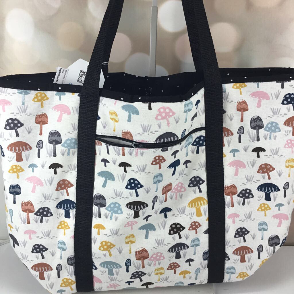 MUSHROOM MADNESS Tote Bag