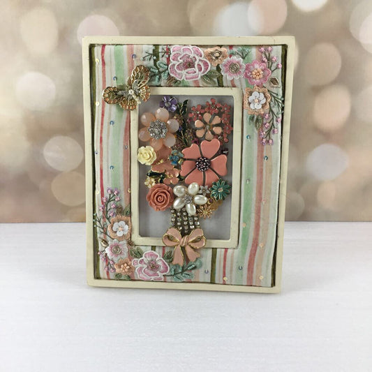 UNIQUE embroidered flower frame filled w/colorful VINTAGE FLOWERS