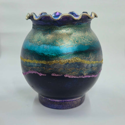 5.5" Glass Scalloped Vase w/Glitter