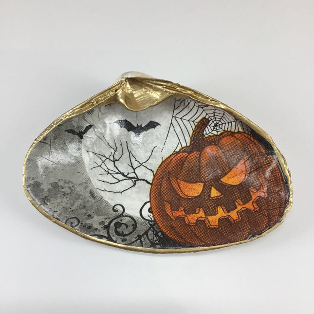 Jack O Lantern/Full Moon XXL Clam (Old Orchard Beach, ME)