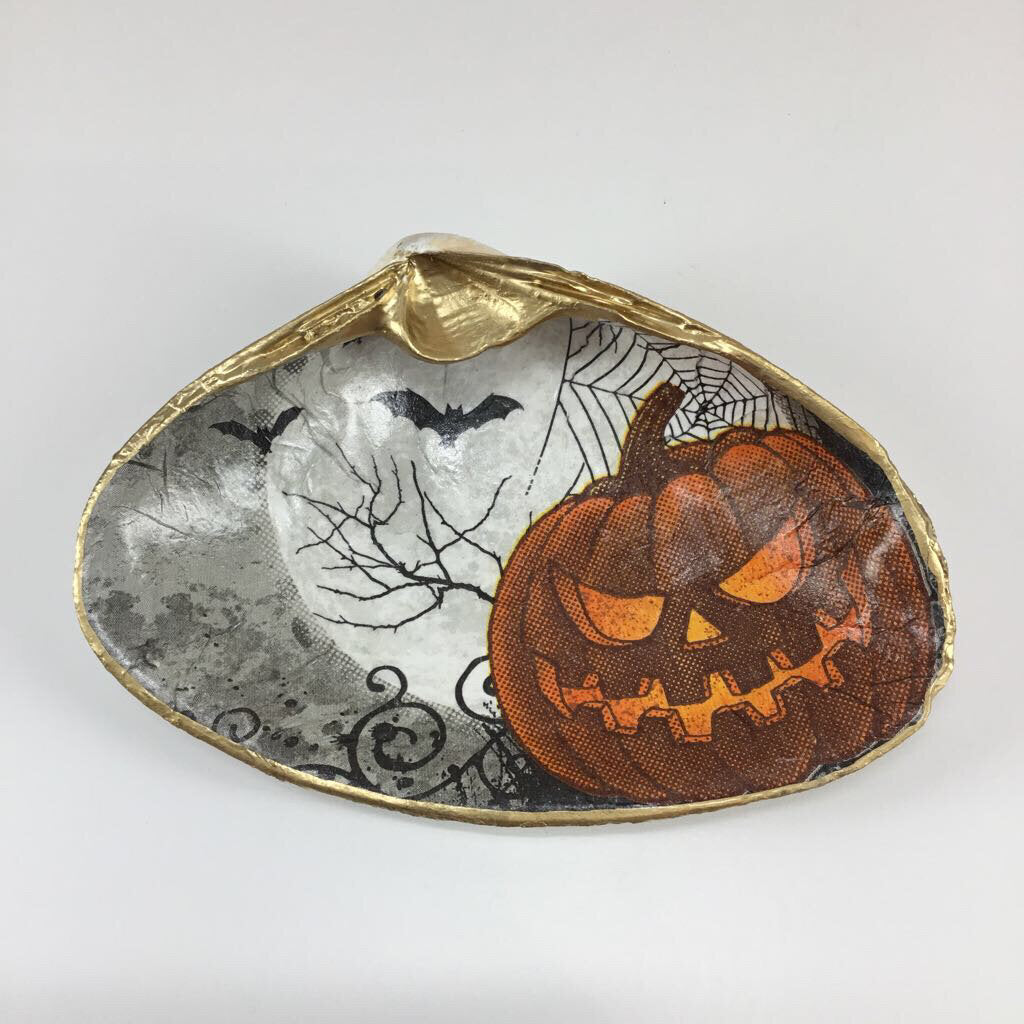 Jack O Lantern/Full Moon XXL Clam (Old Orchard Beach, ME)