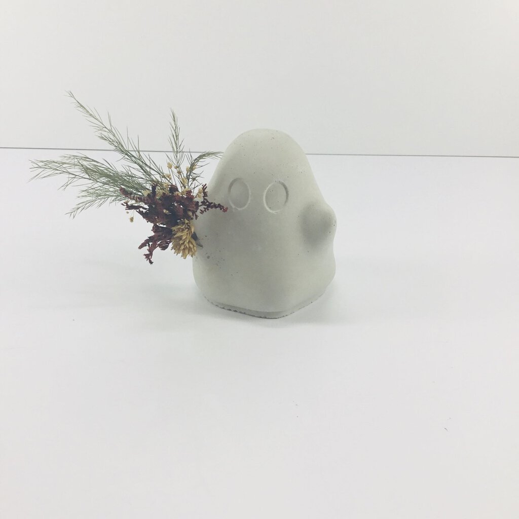 Concrete Ghost with Bouquet - Classic