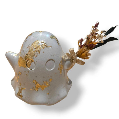 Concrete Ghost with Bouquet - Ruffle