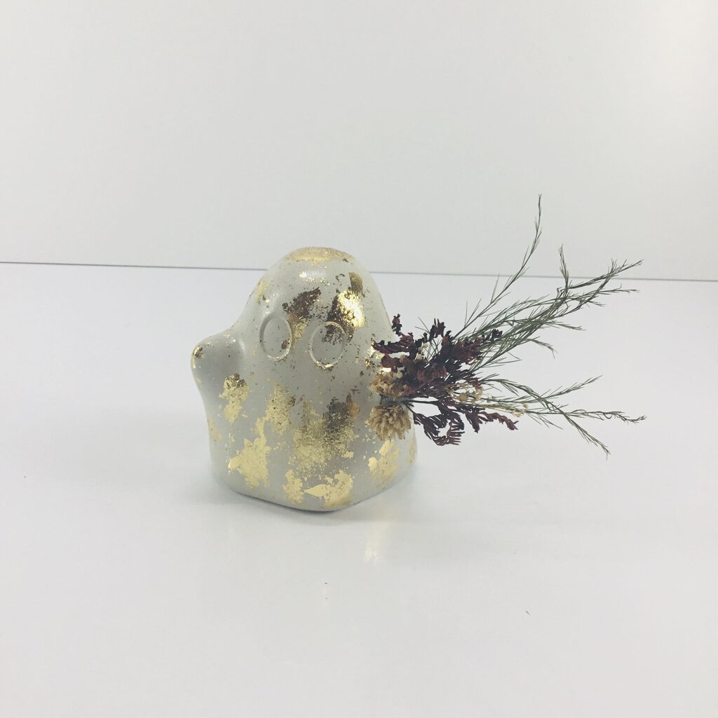 Concrete Ghost with Bouquet - Classic