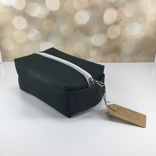 Toiletry bag - army green cork