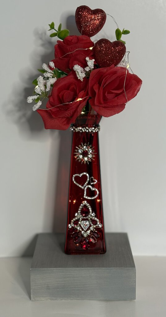 RED GLASS VASE W/ VTG JEWELRY & lights